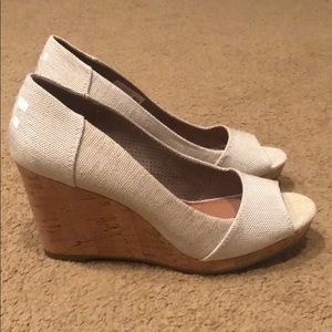 Toms classic wedge pumps size 8